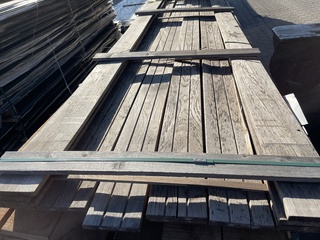 Ca. 14x Walaba hardhouten planken geschaafd, 16x140mm, lengte 300cm